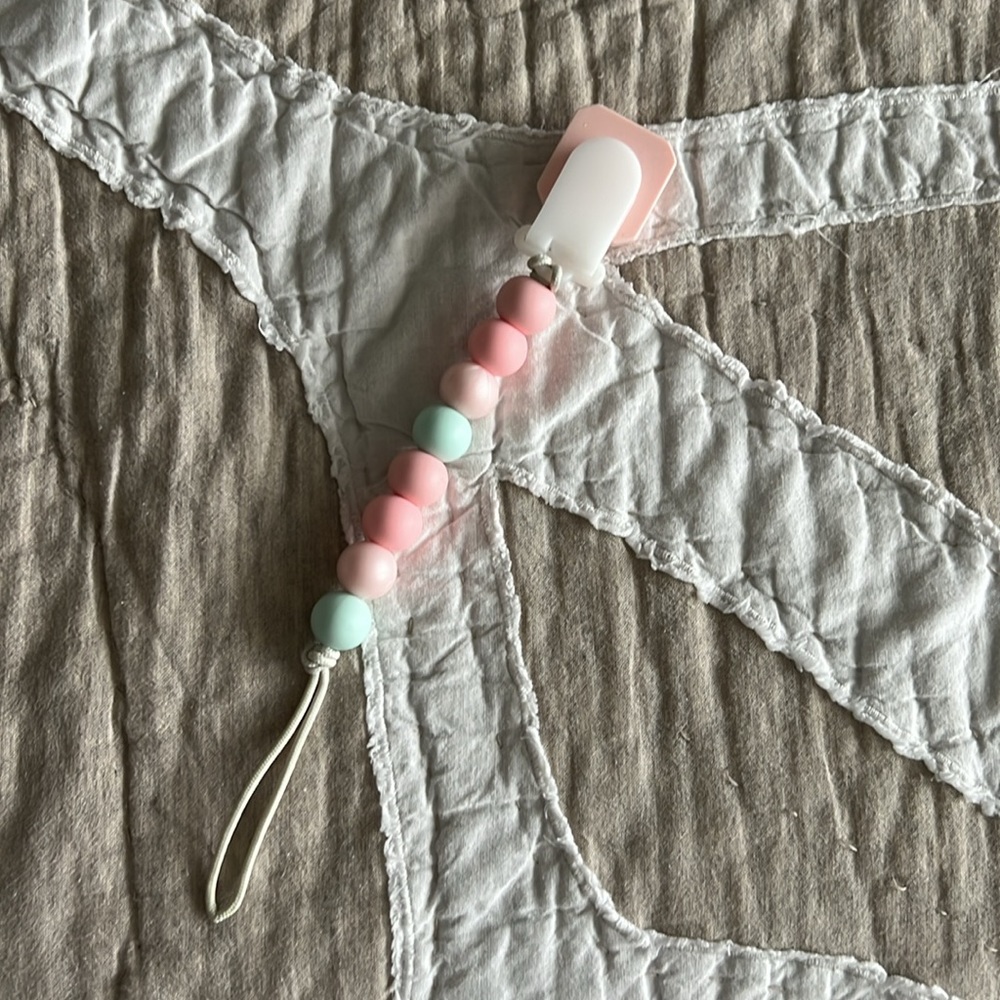 Paci Clip - Picture 2 of 2